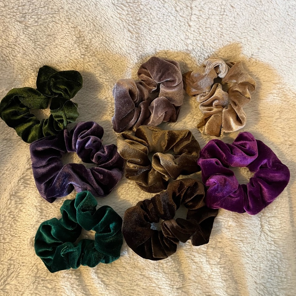 8x Hair Scrunchies Velvet Elastic Hair Bands Scrunchie Ties. Brand New
